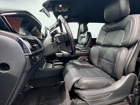 Used 2023 Lincoln Navigator 4WD image 20