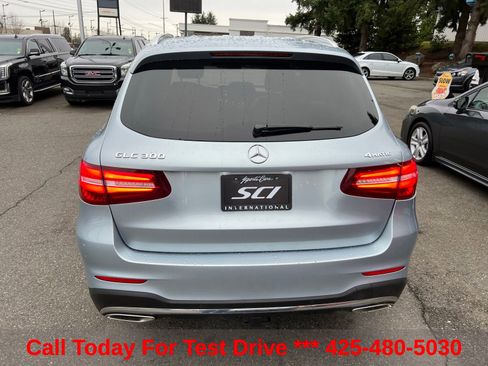 Used 2018 Mercedes-Benz GLC 300 4MATIC image 4