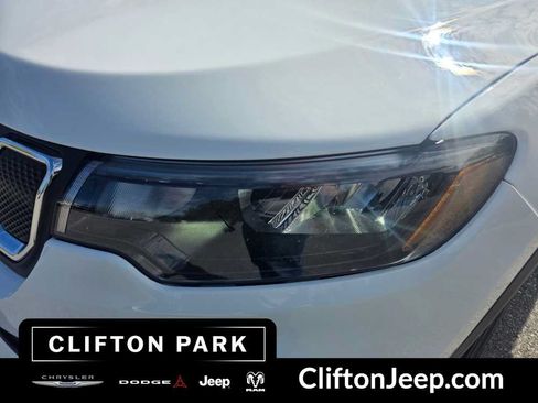Used 2022 Jeep Compass Latitude AWD/4WD image 7
