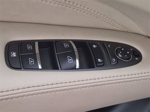 Used 2019 INFINITI QX60 Luxe w/ Essential Package image 16