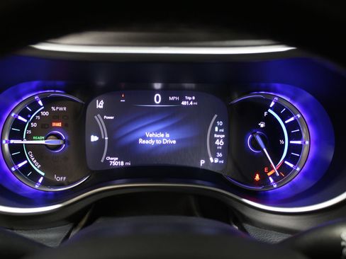 Used 2021 Chrysler Pacifica Touring-L FWD image 31
