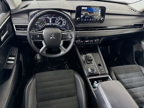 Used 2024 Mitsubishi Outlander SE Black Edition image 17