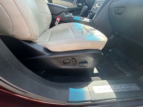Used 2019 Ford Explorer Limited w/ Limited Luxury Package image 26