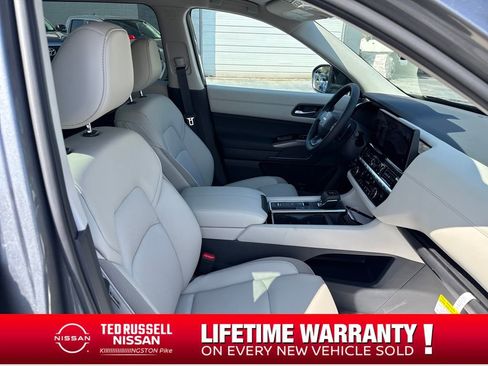 New 2026 Nissan Pathfinder SL image 30