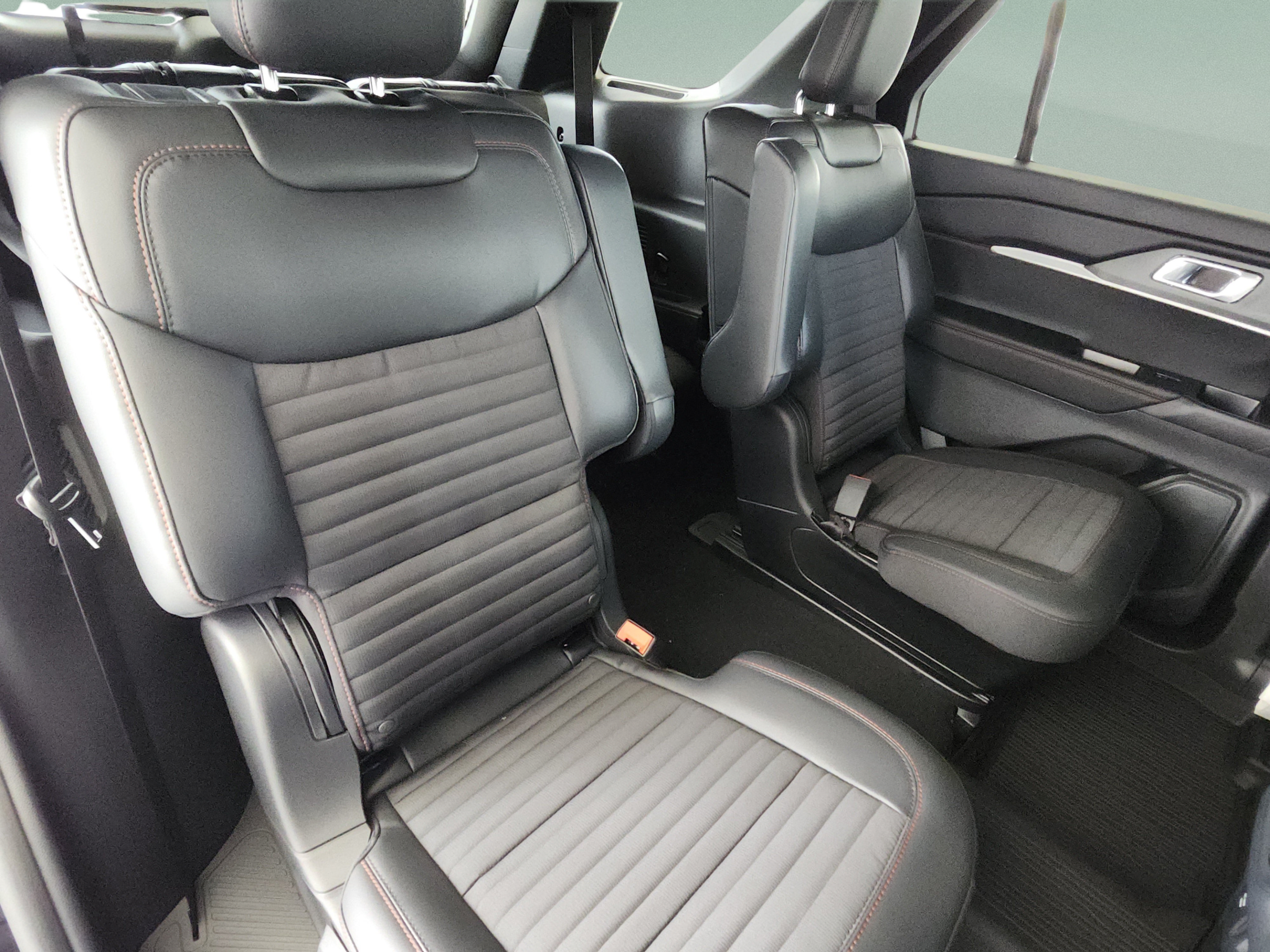 New 2026 Ford Explorer ST-Line w/ ST-Line Street Pack RWD image 18