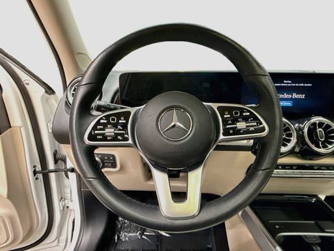 Used 2022 Mercedes-Benz GLB 250 4MATIC image 12