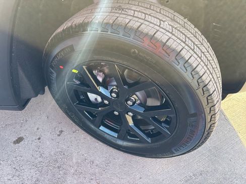 New 2025 Jeep Grand Cherokee Altitude image 12