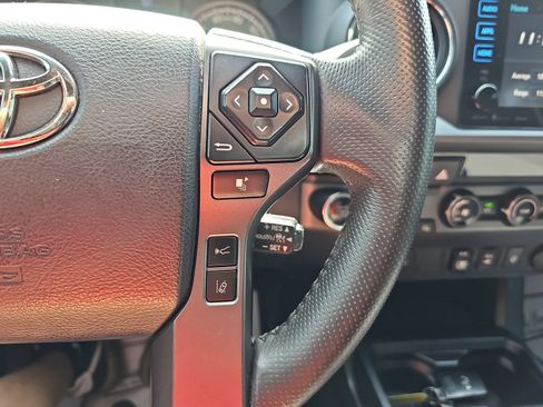 Used 2018 Toyota Tacoma TRD Off-Road AWD/4WD image 18