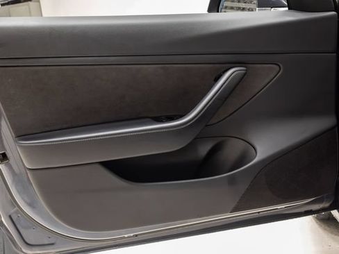 Used 2018 Tesla Model 3 Long Range RWD image 8