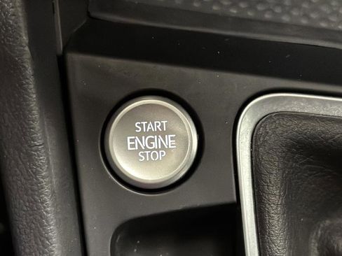 Used 2025 Volkswagen Jetta SE image 17