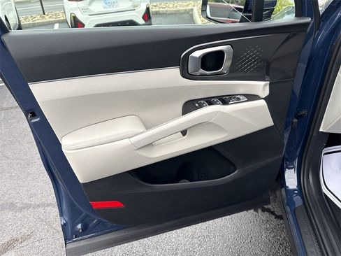 New 2025 Kia Sorento S image 23