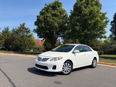 Used 2013 Toyota Corolla LE FWD image 1