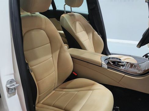 Used 2016 Mercedes-Benz C 300 4MATIC Sedan image 36