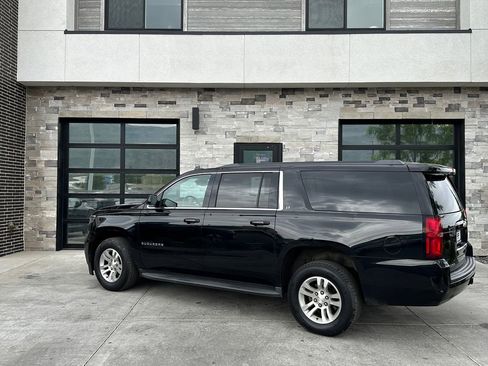 Used 2018 Chevrolet Suburban LT AWD/4WD image 5