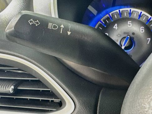 Used 2017 Chrysler Pacifica Touring-L w/ Tire & Wheel Group FWD image 13