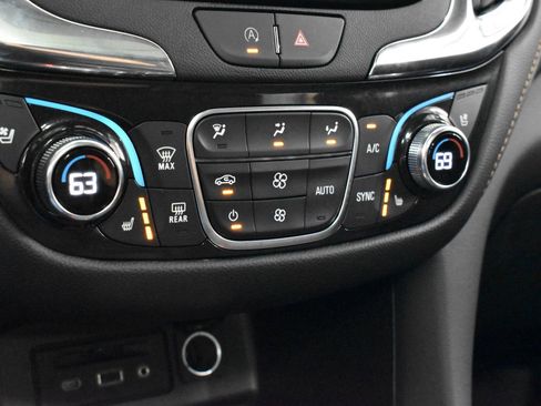 Used 2023 Chevrolet Equinox Premier image 22