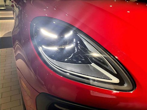 Used 2024 Porsche Macan image 15