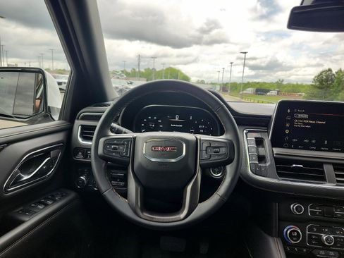 Used 2024 GMC Yukon XL AT4 w/ AT4 Premium Plus Package AWD/4WD image 16