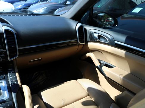 Used 2015 Porsche Cayenne S w/ Premium Package image 38