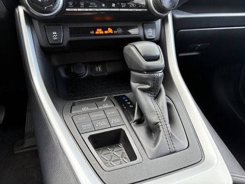 Used 2025 Toyota RAV4 XLE image 28