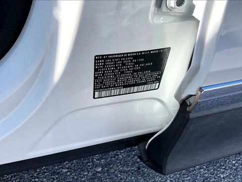 Certified 2021 Volkswagen Tiguan SE FWD image 30