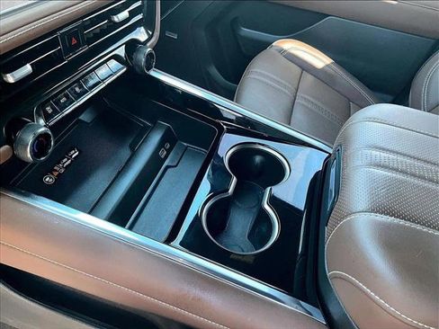 Certified 2025 Chevrolet Suburban High Country image 15