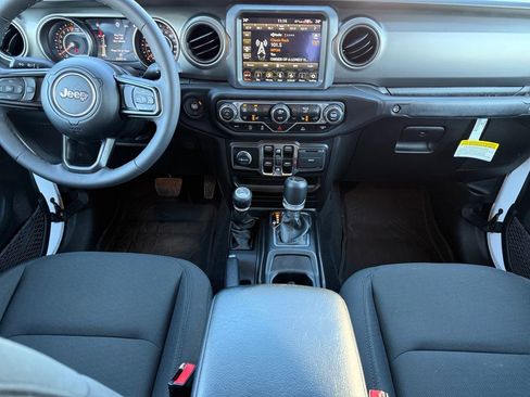 Certified 2023 Jeep Gladiator Willys image 10