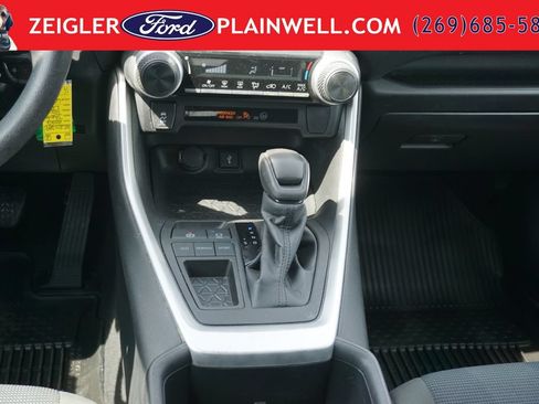 Used 2022 Toyota RAV4 LE FWD image 15