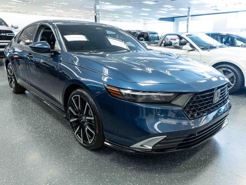 Used 2025 Honda Accord Touring image 3