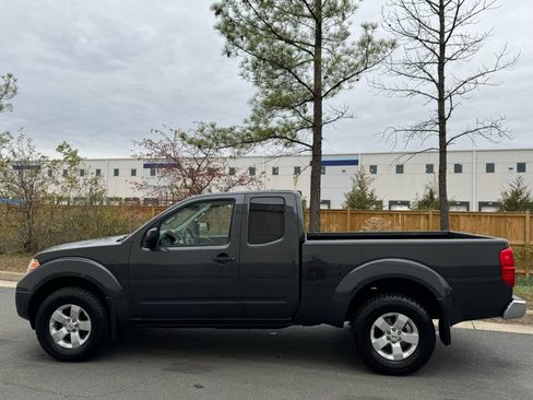 Used 2012 Nissan Frontier SV image 8