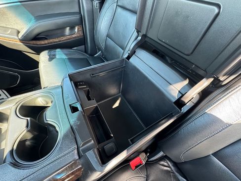 Used 2019 Chevrolet Suburban LT AWD/4WD image 18