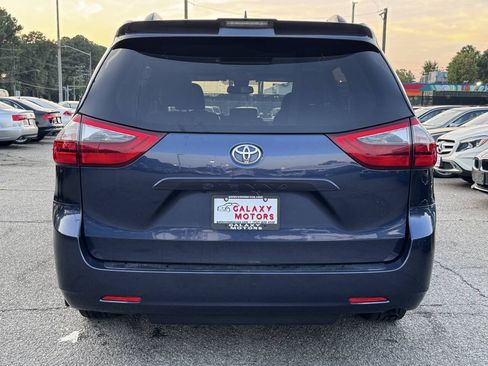 Used 2020 Toyota Sienna LE w/ LE Preferred Package FWD image 8