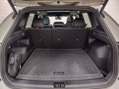 New 2025 Volkswagen Tiguan SE R-Line image 16