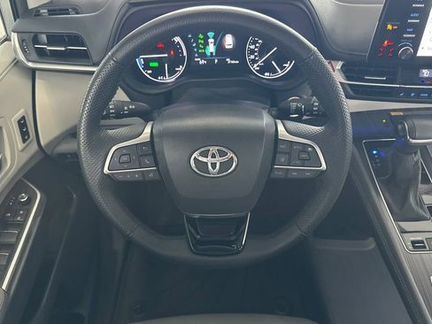 Used 2023 Toyota Sienna Limited image 14