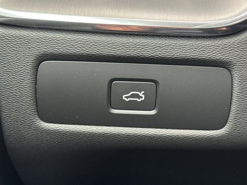 Used 2025 Volvo XC60 B5 Core w/ Protection Package Premier image 31