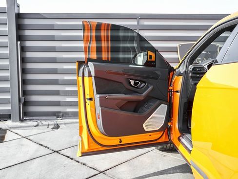 Used 2022 Lamborghini Urus image 28