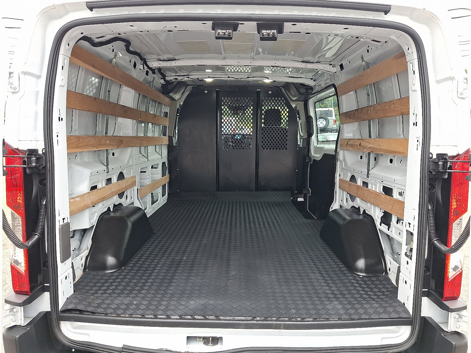 Used 2024 Ford Transit 250 Low Roof AWD w/ Exterior Upgrade Package image 28