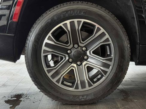 Used 2024 Jeep Wagoneer 4WD w/ Premium Group I image 36