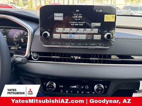 New 2025 Mitsubishi Outlander SE image 13