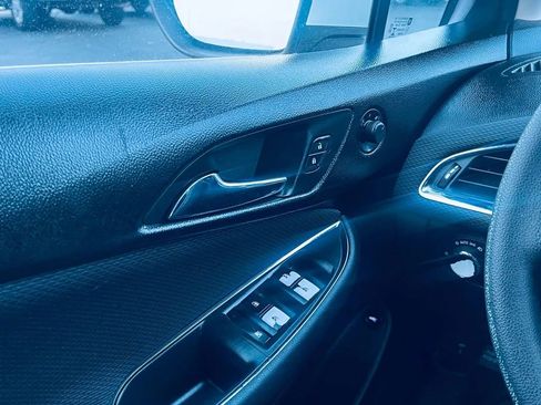 Used 2018 Chevrolet Cruze LT w/ Convenience Package image 20