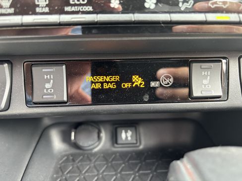 Used 2019 Toyota RAV4 XLE Premium w/ Cold Weather Package AWD/4WD image 28