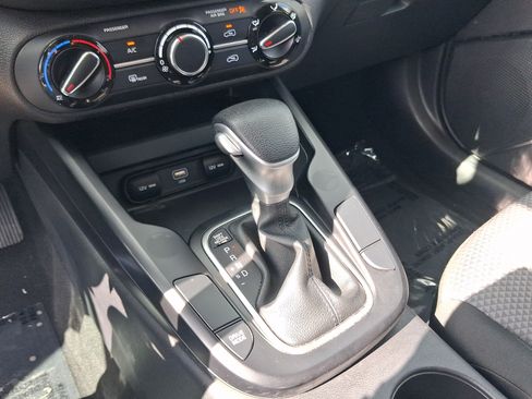 Used 2023 Kia Soul LX w/ LX Technology Package FWD image 15