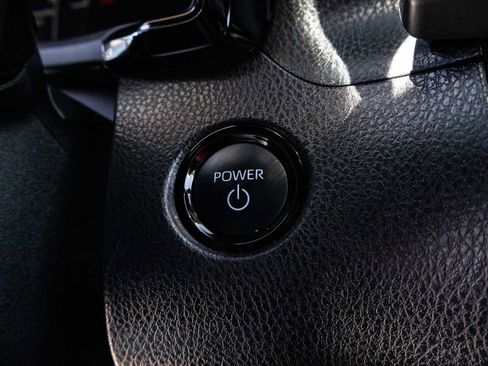 Used 2025 Toyota Camry SE image 36