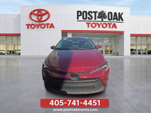 Used 2025 Toyota Corolla LE FWD image 11