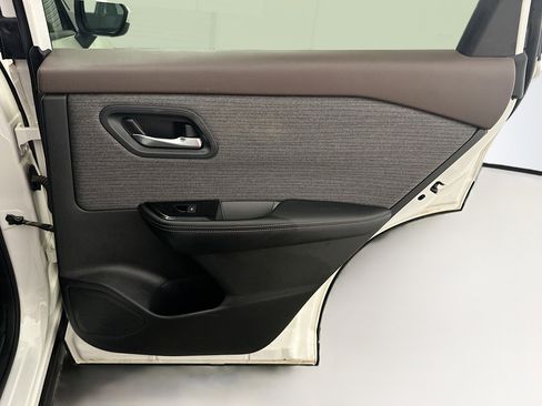 Used 2023 Nissan Rogue SV AWD/4WD image 30