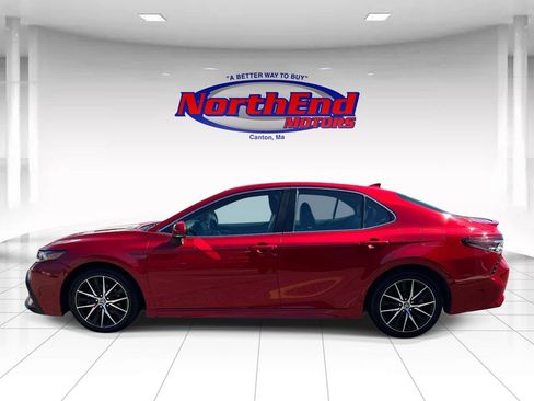 Used 2024 Toyota Camry SE image 6