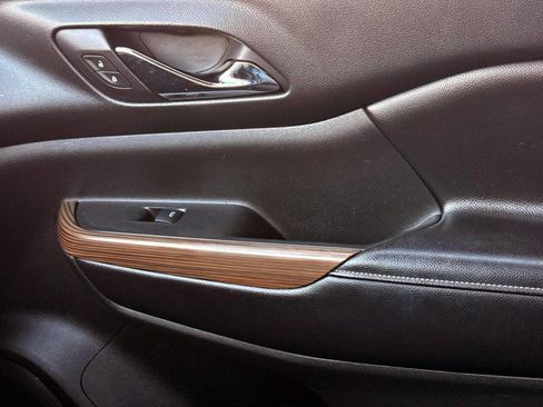 Used 2017 GMC Acadia SLE image 23