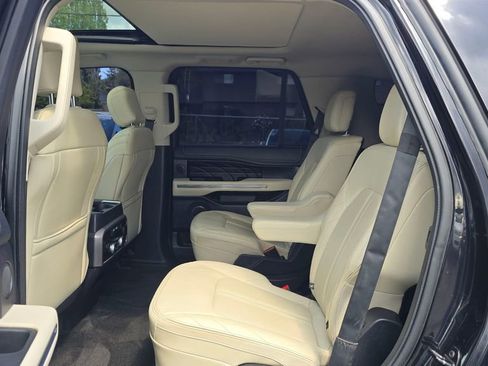 Used 2019 Ford Expedition Platinum AWD/4WD image 16