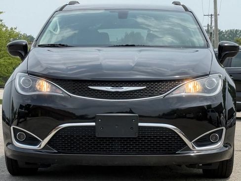 Used 2019 Chrysler Pacifica Touring-L FWD image 8