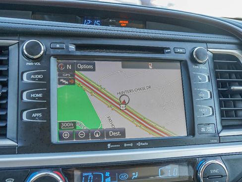 Used 2019 Toyota Highlander XLE image 14